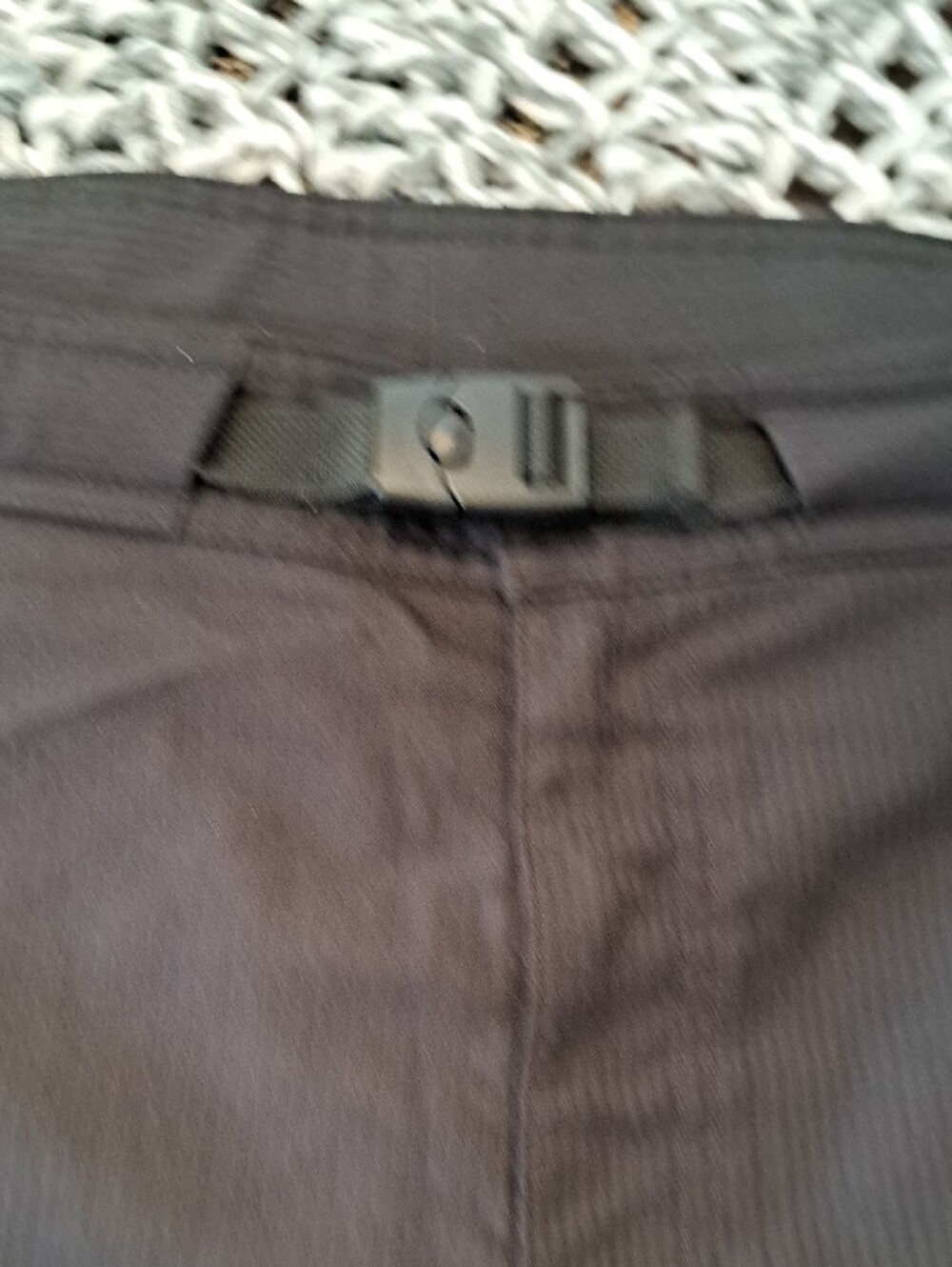 MEC Black Cargo Hiking Shorts Men's Size 38 Outdoor Travel Utility Shorts - Picture 4 of 8
